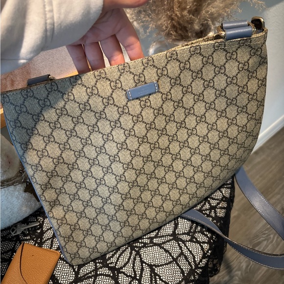 Gucci Handbags - Gucci Crossbody (call out on interior only)